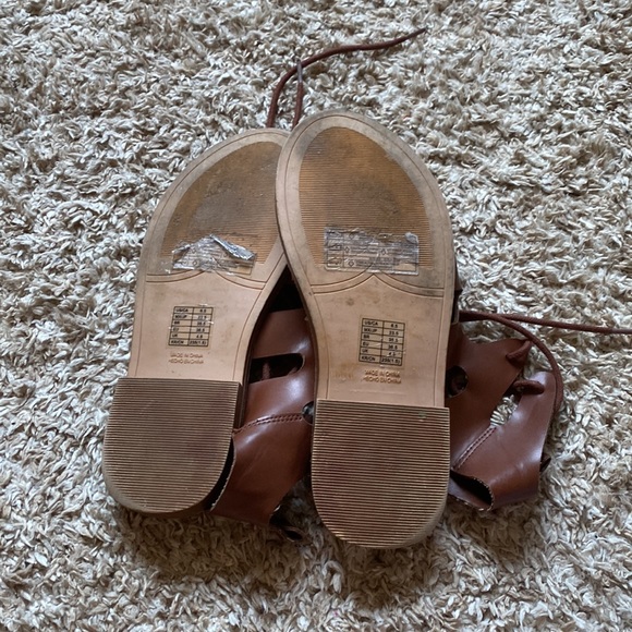 Brown gladiator sandals - Picture 3 of 3